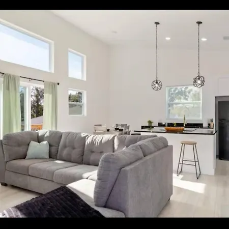 Greylux1Bedroom